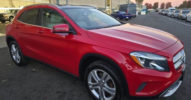 Mercedes-Benz GLA Vehicle Full-screen Gallery Image 02