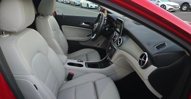 Mercedes-Benz GLA Vehicle Full-screen Gallery Image 03