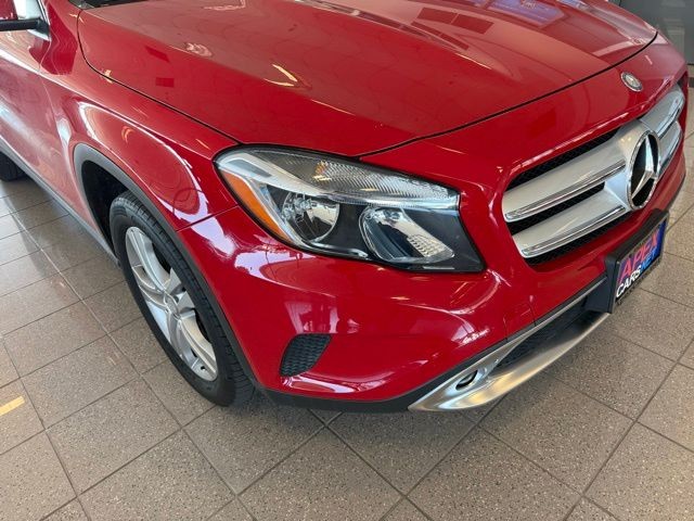 Mercedes-Benz GLA Vehicle Full-screen Gallery Image 08