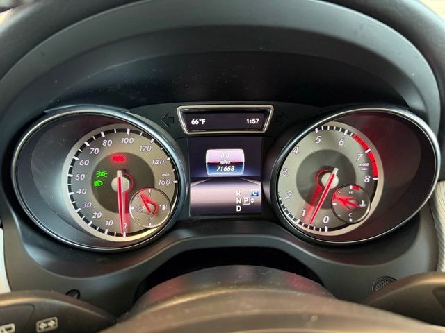 Mercedes-Benz GLA Vehicle Full-screen Gallery Image 13