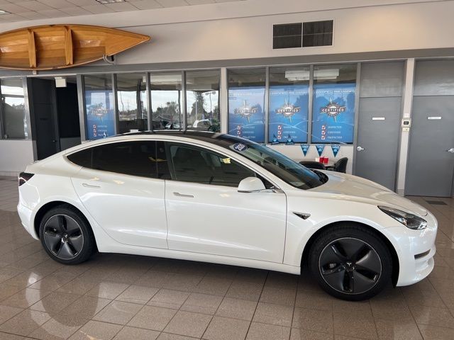 Tesla Model 3 Vehicle Full-screen Gallery Image 04