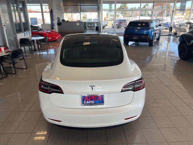 Tesla Model 3 Vehicle Full-screen Gallery Image 08