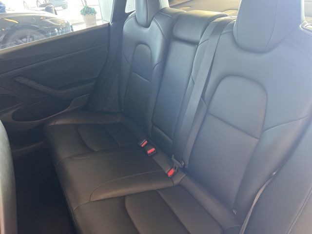 Tesla Model 3 Vehicle Full-screen Gallery Image 17