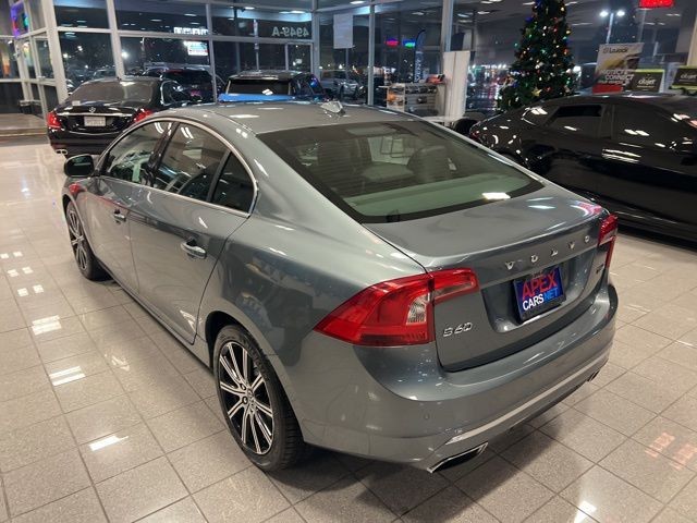 Volvo S60 Vehicle Full-screen Gallery Image 11