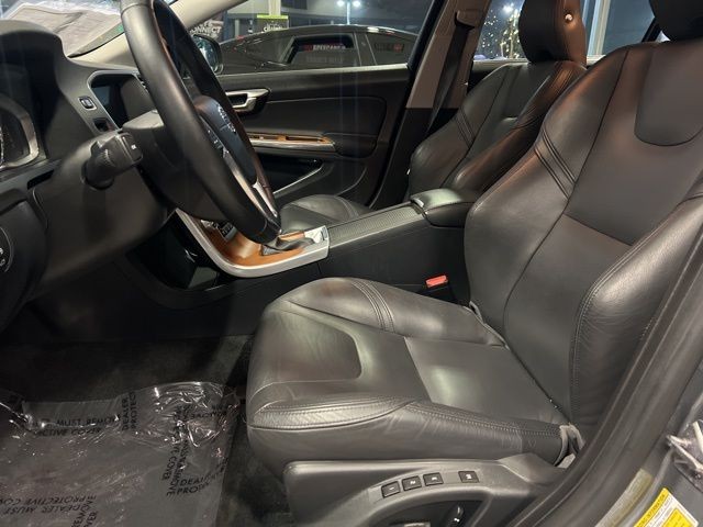 Volvo S60 Vehicle Full-screen Gallery Image 18