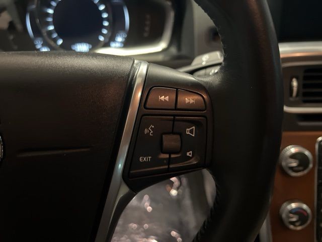 Volvo S60 Vehicle Full-screen Gallery Image 22