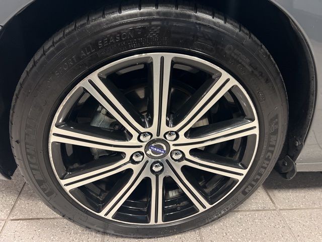 Volvo S60 Vehicle Full-screen Gallery Image 31