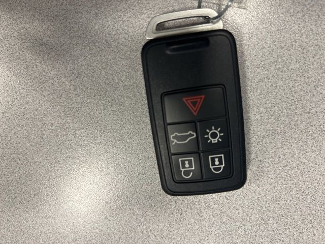 Volvo S60 Vehicle Full-screen Gallery Image 33