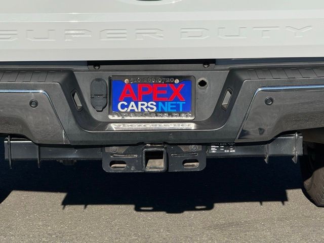 Ford Super Duty F-350 SRW Vehicle Full-screen Gallery Image 05