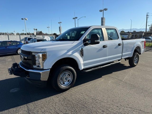 Ford Super Duty F-350 SRW Vehicle Full-screen Gallery Image 08