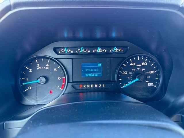 Ford Super Duty F-350 SRW Vehicle Full-screen Gallery Image 15