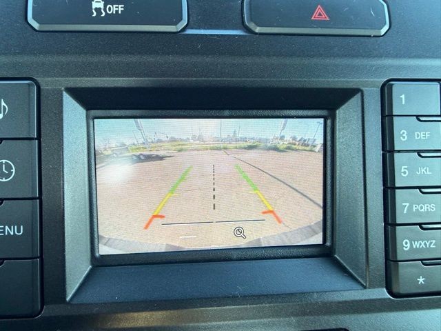 Ford Super Duty F-350 SRW Vehicle Full-screen Gallery Image 16