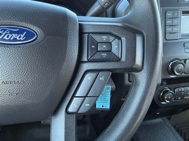 Ford Super Duty F-350 SRW Vehicle Full-screen Gallery Image 18