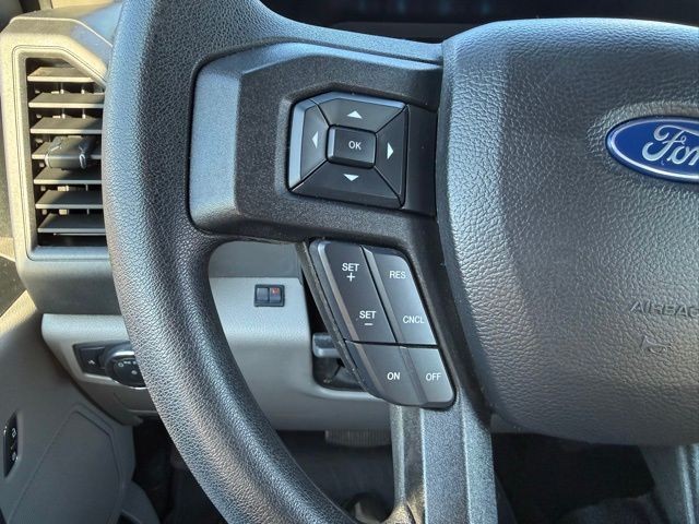 Ford Super Duty F-350 SRW Vehicle Full-screen Gallery Image 19