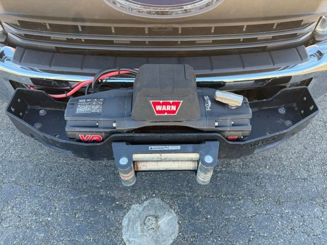 Ford Super Duty F-350 SRW Vehicle Full-screen Gallery Image 28