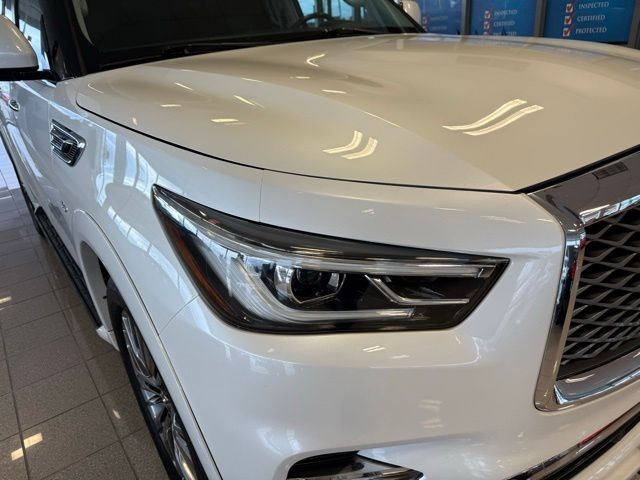 INFINITI QX80 Vehicle Full-screen Gallery Image 09