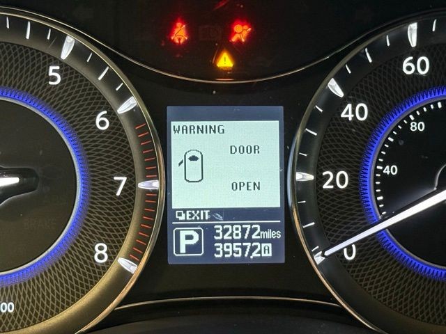 INFINITI QX80 Vehicle Full-screen Gallery Image 12