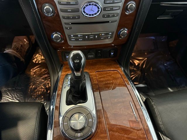 INFINITI QX80 Vehicle Full-screen Gallery Image 17