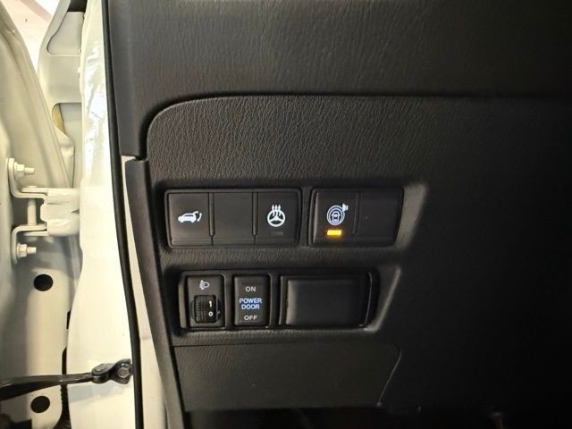 INFINITI QX80 Vehicle Full-screen Gallery Image 20