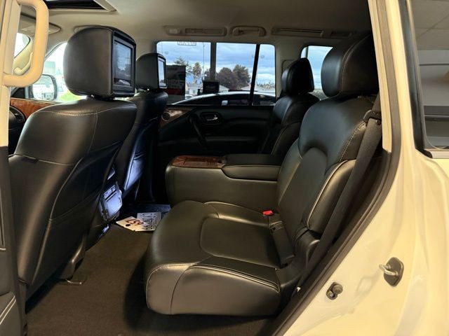INFINITI QX80 Vehicle Full-screen Gallery Image 23