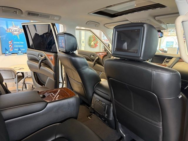 INFINITI QX80 Vehicle Full-screen Gallery Image 26