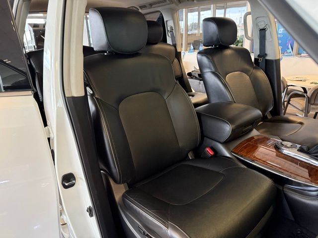 INFINITI QX80 Vehicle Full-screen Gallery Image 29