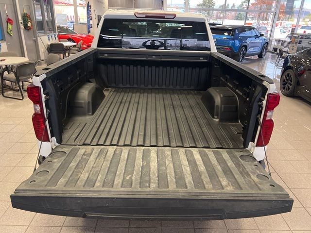 Chevrolet Silverado 1500 LTD Vehicle Full-screen Gallery Image 10