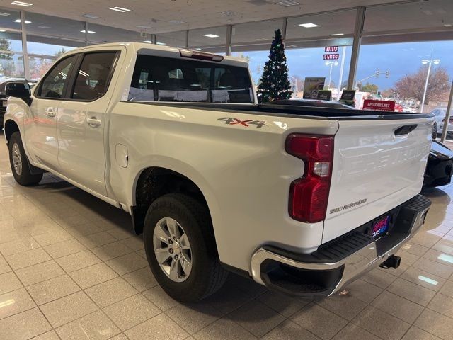 Chevrolet Silverado 1500 LTD Vehicle Full-screen Gallery Image 11