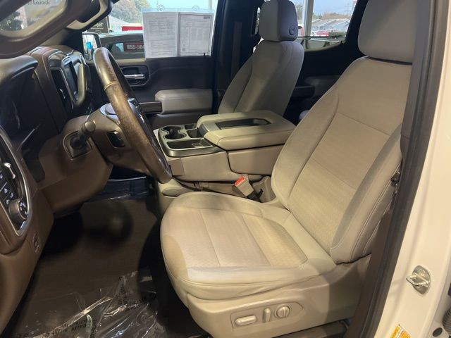 Chevrolet Silverado 1500 LTD Vehicle Full-screen Gallery Image 19