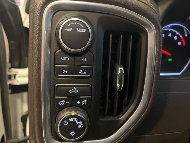 Chevrolet Silverado 1500 LTD Vehicle Full-screen Gallery Image 26