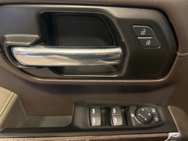 Chevrolet Silverado 1500 LTD Vehicle Full-screen Gallery Image 31