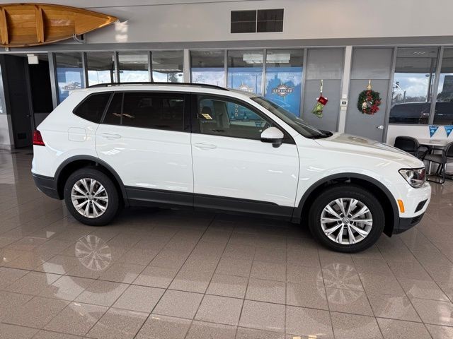 Volkswagen Tiguan Vehicle Full-screen Gallery Image 02