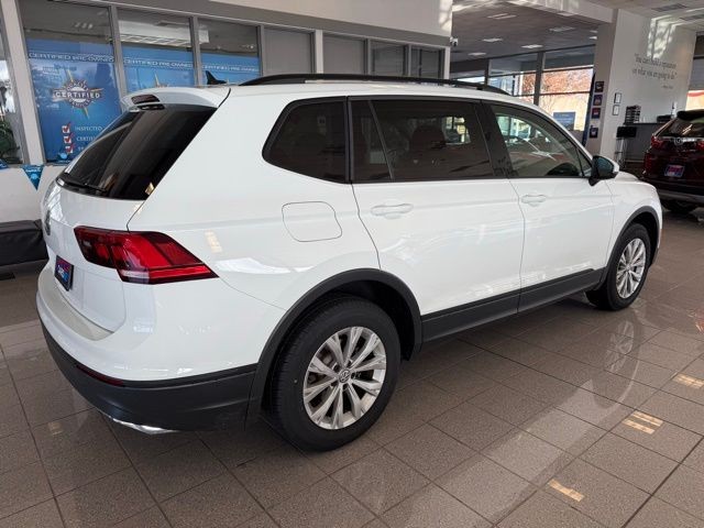 Volkswagen Tiguan Vehicle Full-screen Gallery Image 03