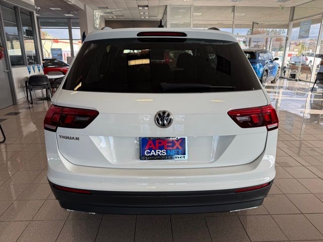 Volkswagen Tiguan Vehicle Full-screen Gallery Image 04