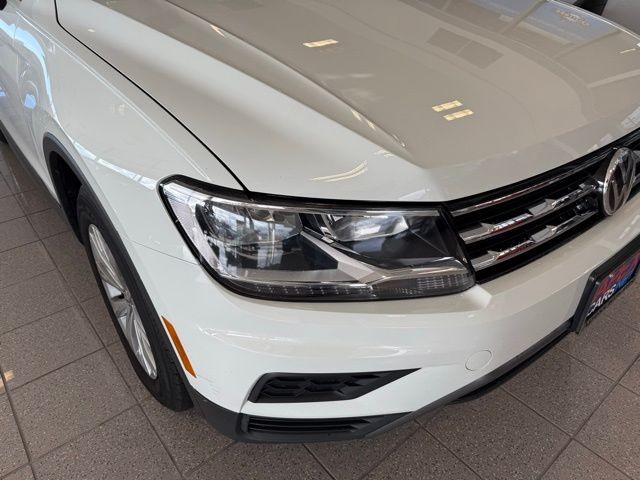 Volkswagen Tiguan Vehicle Full-screen Gallery Image 09