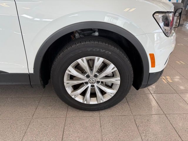 Volkswagen Tiguan Vehicle Full-screen Gallery Image 10