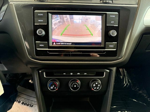 Volkswagen Tiguan Vehicle Full-screen Gallery Image 15