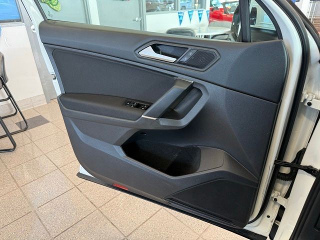 Volkswagen Tiguan Vehicle Full-screen Gallery Image 20