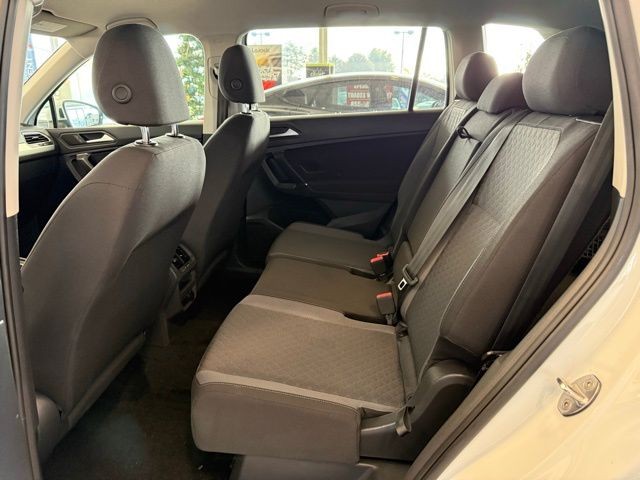 Volkswagen Tiguan Vehicle Full-screen Gallery Image 21