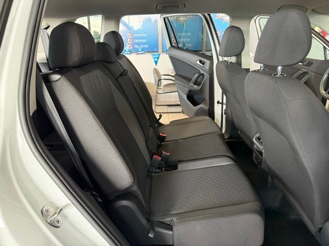 Volkswagen Tiguan Vehicle Full-screen Gallery Image 24