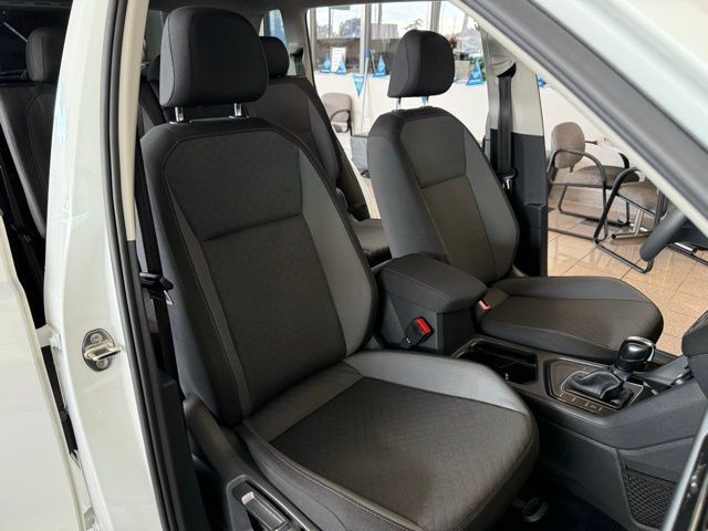 Volkswagen Tiguan Vehicle Full-screen Gallery Image 26