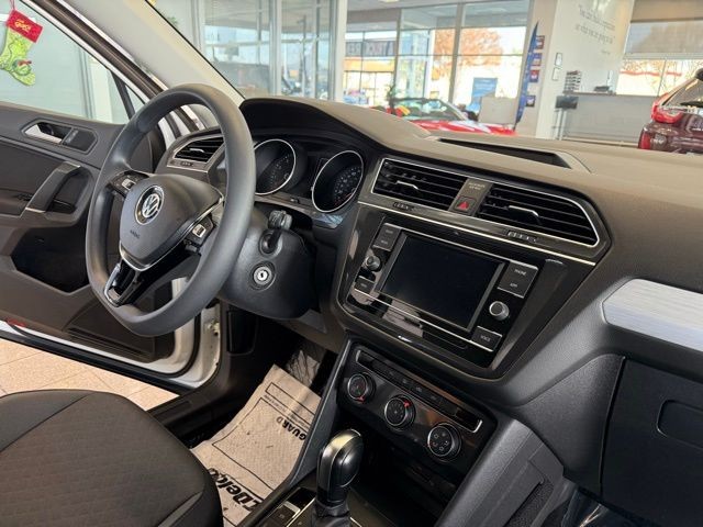 Volkswagen Tiguan Vehicle Full-screen Gallery Image 27