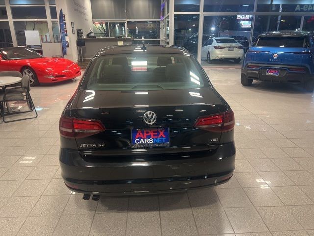 Volkswagen Jetta Vehicle Full-screen Gallery Image 08