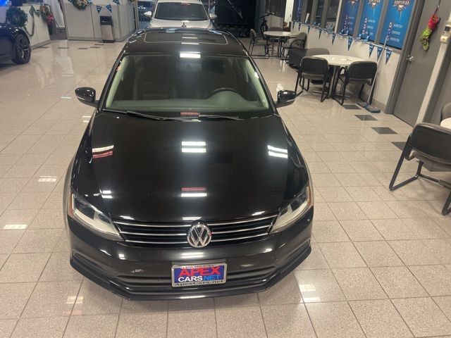 Volkswagen Jetta Vehicle Full-screen Gallery Image 15