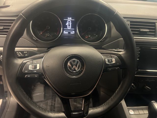 Volkswagen Jetta Vehicle Full-screen Gallery Image 19