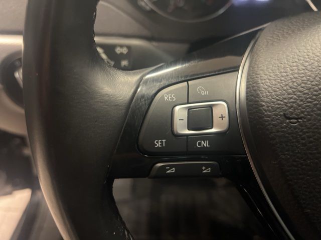 Volkswagen Jetta Vehicle Full-screen Gallery Image 20