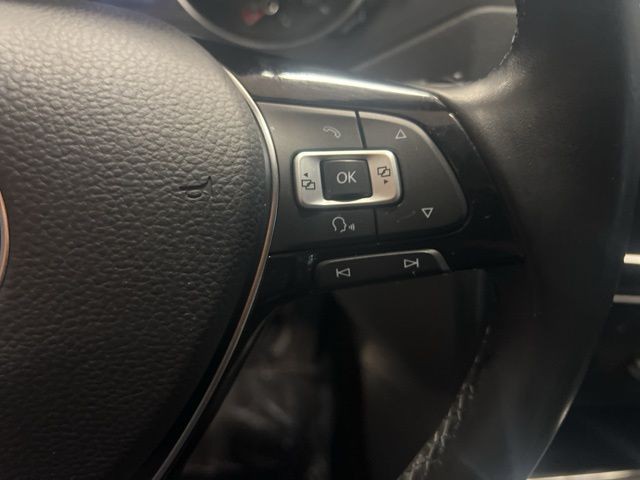 Volkswagen Jetta Vehicle Full-screen Gallery Image 21