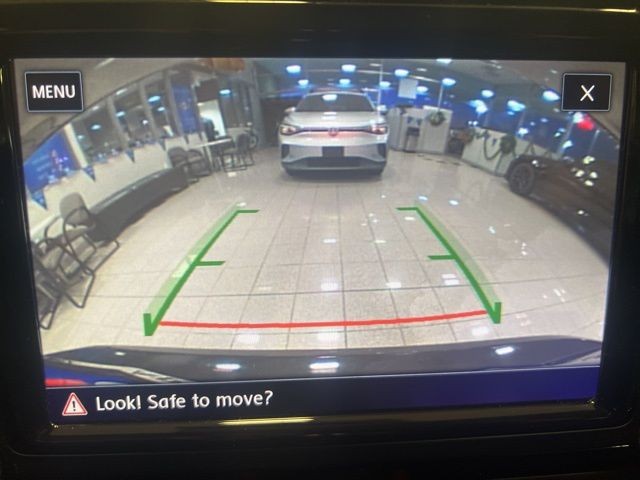 Volkswagen Jetta Vehicle Full-screen Gallery Image 24