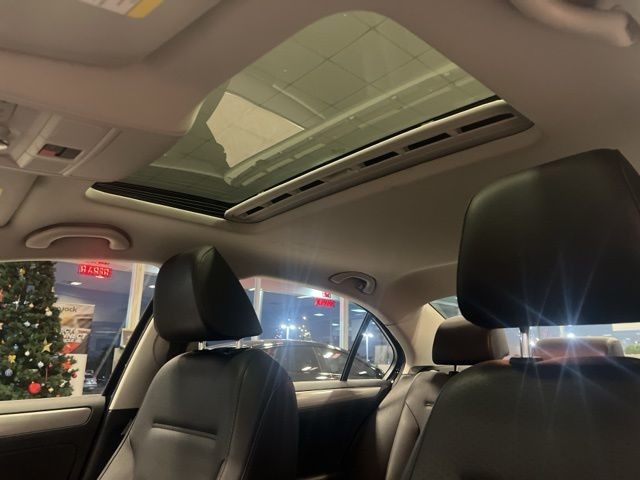 Volkswagen Jetta Vehicle Full-screen Gallery Image 26