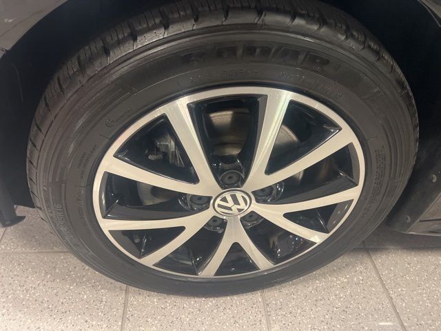 Volkswagen Jetta Vehicle Full-screen Gallery Image 28